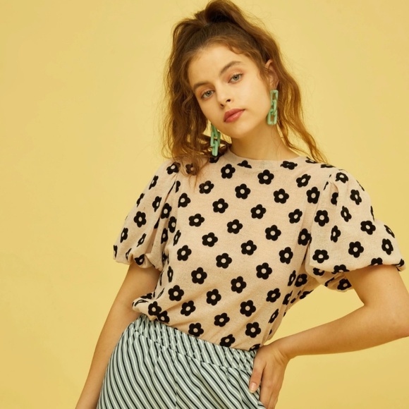 Flower Pattern Top puff sleeve Sz M - Picture 1 of 10